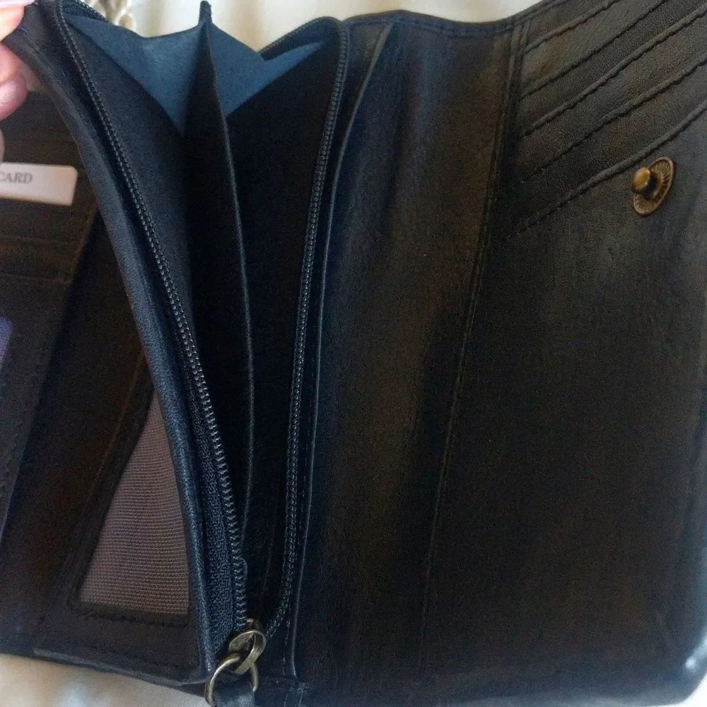 Gorgeous Black Woven Leather Wallet - Picture 6 of 16